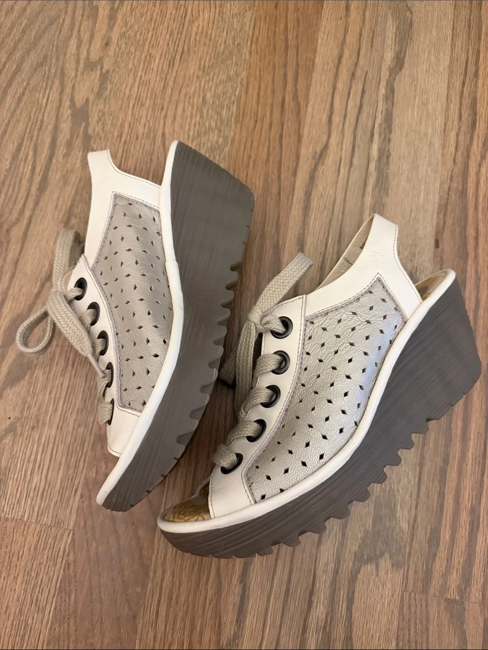 NWOT Fly London Lace up Wedges Style Yuta617Fly Sz 39